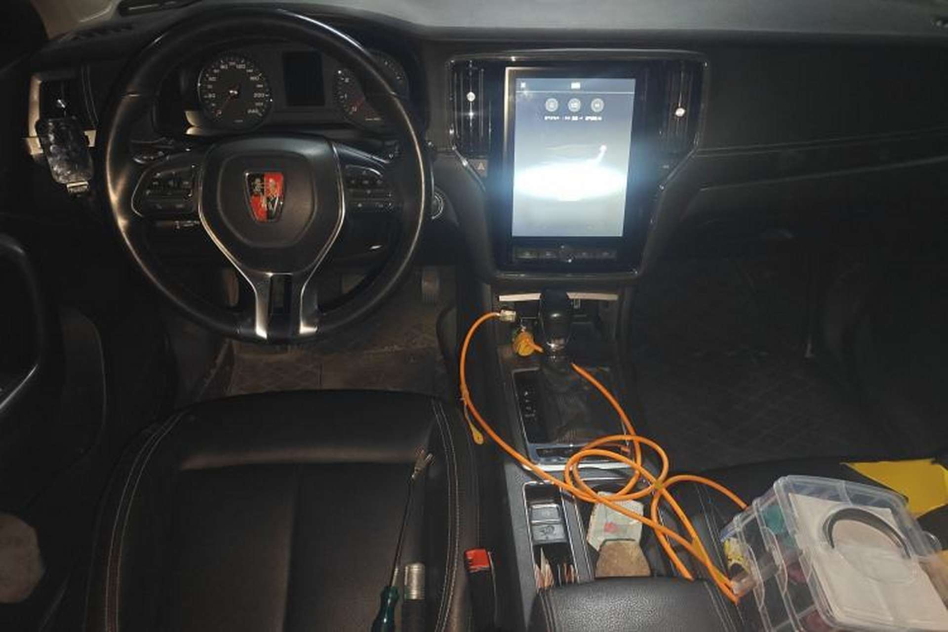 Used Roewe i6 2017 20T Automatic Internet ZhiZun Edition Center Console