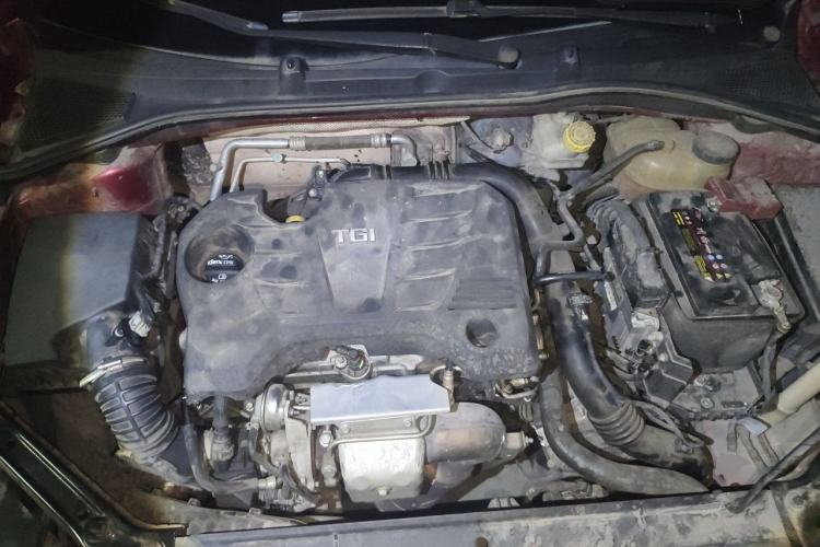 Used Roewe i6 2017 20T Automatic Flagship Edition Engine Bay