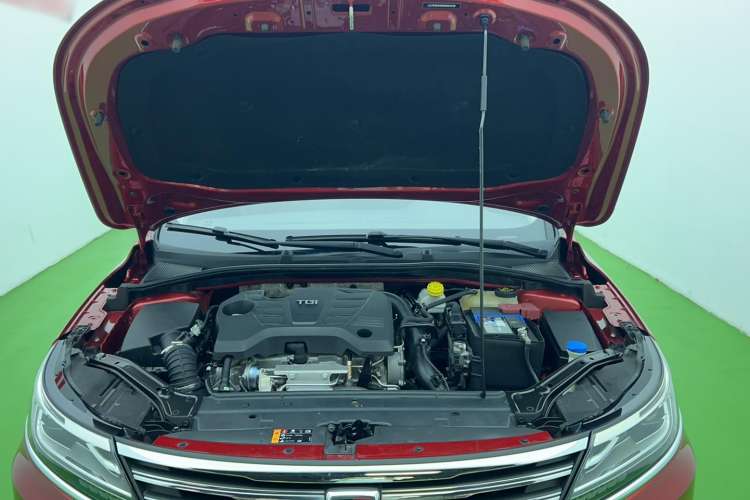 Used Roewe i6 2017 20T Automatic Internet ZhiZun Edition Engine Bay