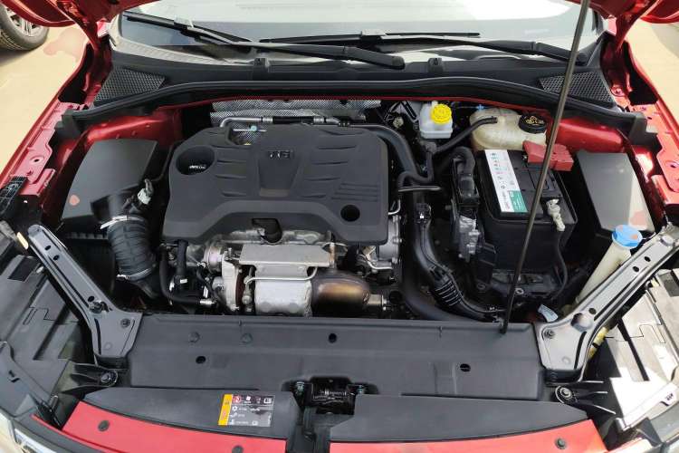 Used Roewe i6 2017 20T Manual Luxury Edition Engine Bay