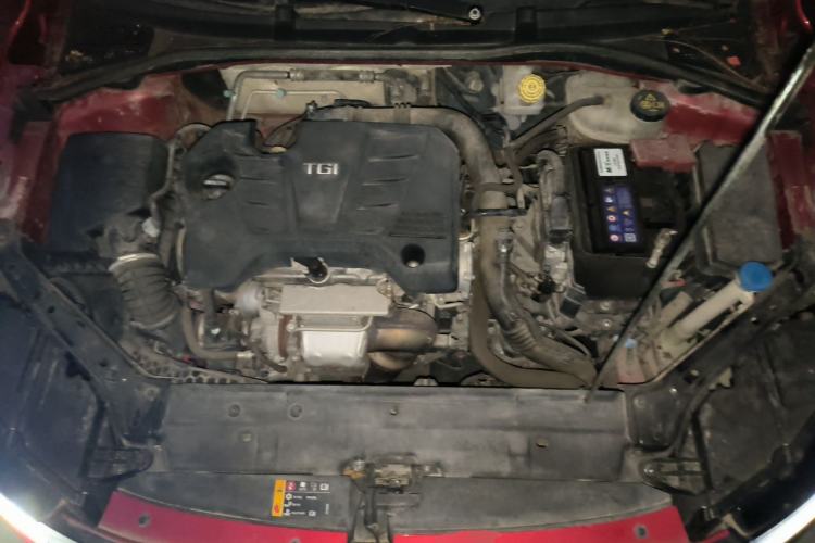 Used Roewe i6 2017 20T Automatic Internet ZhiZun Edition Engine Bay