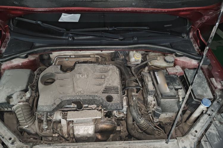 Used Roewe i6 2017 20T Automatic Internet ZhiZun Edition Engine Bay