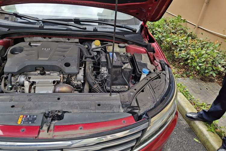 Used Roewe i6 2017 20T Automatic Internet ZhiZun Edition Engine Bay Left