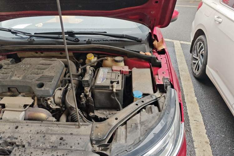 Used Roewe i6 2017 20T Automatic Internet Smart Edition Engine Bay Left