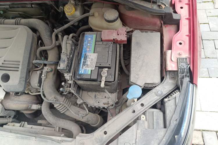 Used Roewe i6 2017 20T Automatic Flagship Edition Engine Bay Left