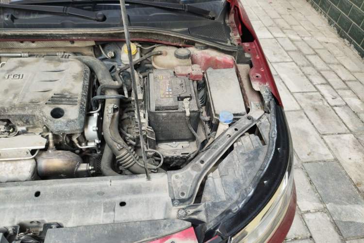 Used Roewe i6 2017 20T Automatic Internet Smart Edition Engine Bay Left