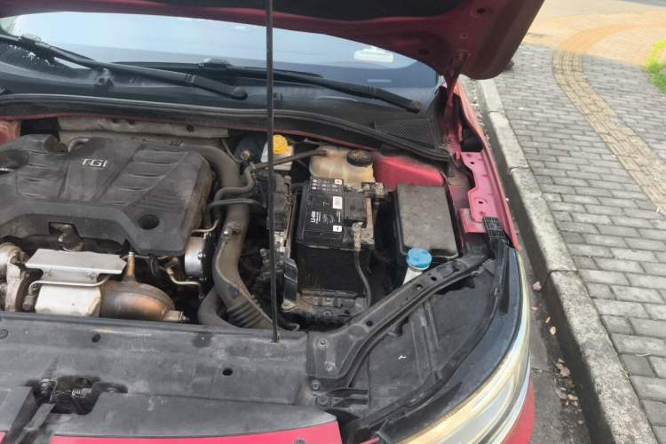 Used Roewe i6 2017 20T Automatic Internet Smart Edition Engine Bay Left