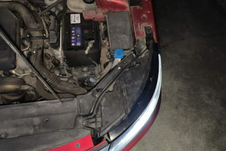 Used Roewe i6 2017 20T Automatic Internet ZhiZun Edition Engine Bay Left