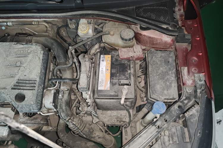 Used Roewe i6 2017 20T Automatic Internet ZhiZun Edition Engine Bay Left