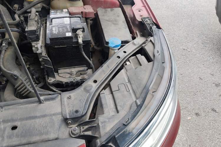 Used Roewe i6 2017 20T Manual Luxury Edition Engine Bay Left