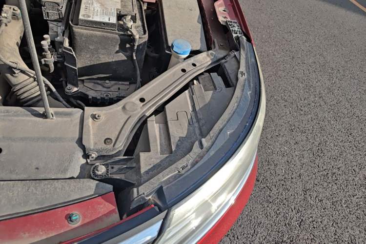 Used Roewe i6 2017 20T Automatic Internet Smart Edition Engine Bay Left