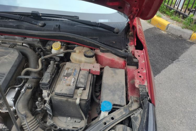 Used Roewe i6 2017 20T Automatic Flagship Edition Engine Bay Left