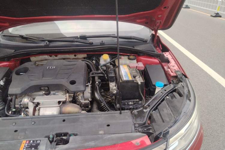Used Roewe i6 2017 20T Automatic Flagship Edition Engine Bay Left