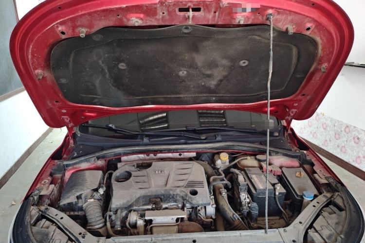 Used Roewe i6 2017 20T Automatic Flagship Edition Engine Bay