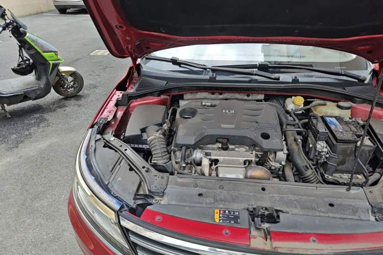 Used Roewe i6 2017 20T Automatic Internet ZhiZun Edition Engine Bay Right