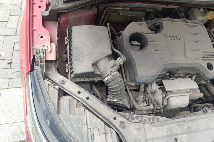 Used Roewe i6 2017 20T Automatic Flagship Edition Engine Bay Right