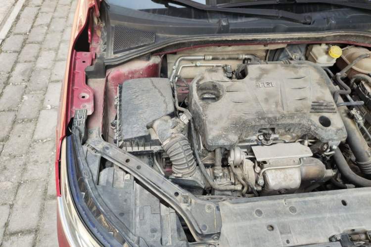 Used Roewe i6 2017 20T Automatic Internet Smart Edition Engine Bay Right