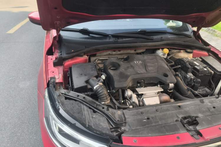 Used Roewe i6 2017 20T Automatic Internet Smart Edition Engine Bay Right