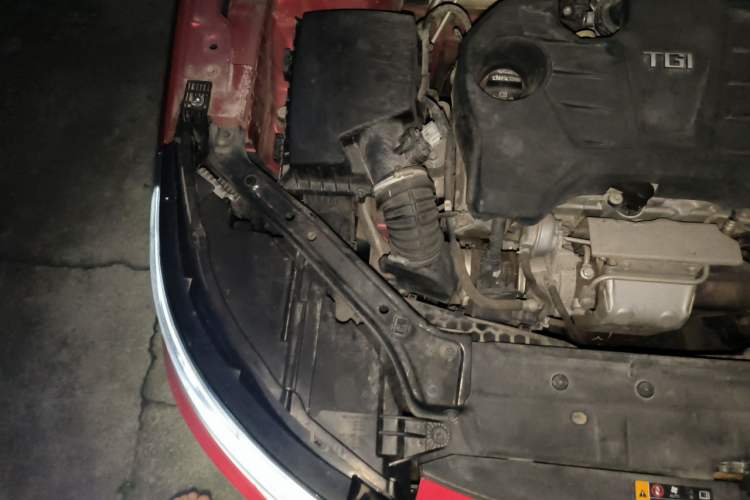 Used Roewe i6 2017 20T Automatic Internet ZhiZun Edition Engine Bay Right