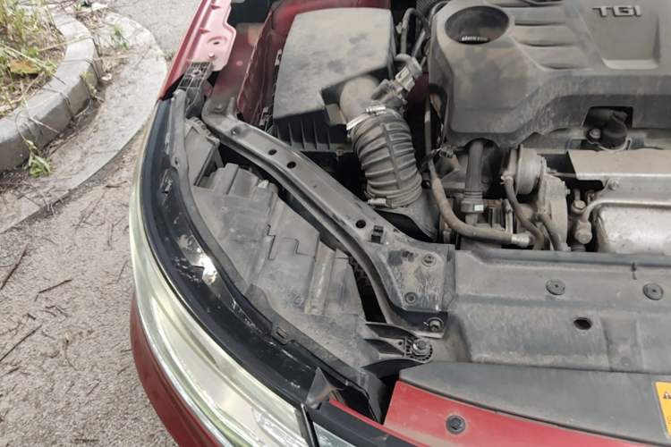 Used Roewe i6 2017 20T Manual Luxury Edition Engine Bay Right
