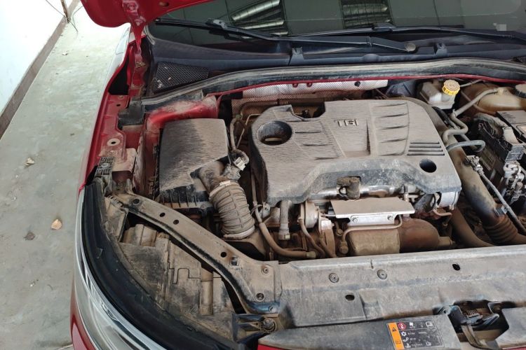 Used Roewe i6 2017 20T Automatic Flagship Edition Engine Bay Right