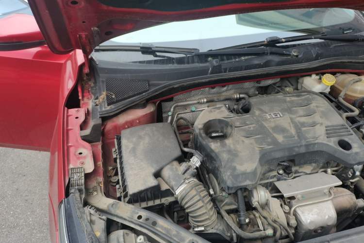 Used Roewe i6 2017 20T Automatic Flagship Edition Engine Bay Right