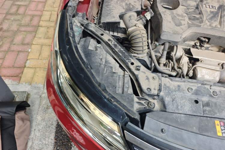 Used Roewe i6 2017 20T Automatic Internet Smart Edition Engine Bay Right