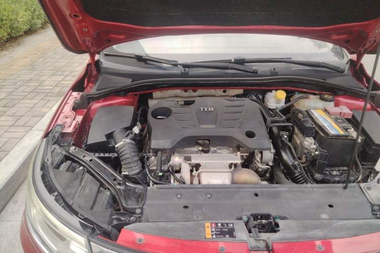 Used Roewe i6 2017 20T Automatic Flagship Edition Engine Bay Right