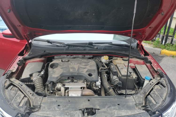 Used Roewe i6 2017 20T Automatic Flagship Edition Engine Bay