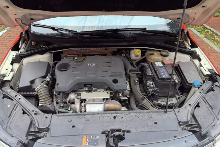 Used Roewe i6 2017 20T Automatic Internet ZhiZun Edition Engine Bay