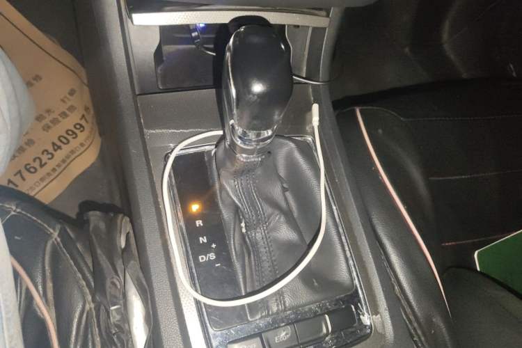 Used Roewe i6 2017 20T Automatic Flagship Edition Gear Lever
