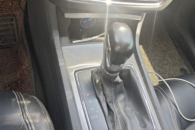Used Roewe i6 2017 20T Automatic Flagship Edition Gear Lever