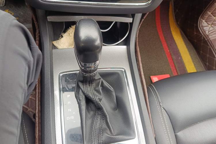 Used Roewe i6 2017 20T Automatic Flagship Edition Gear Lever