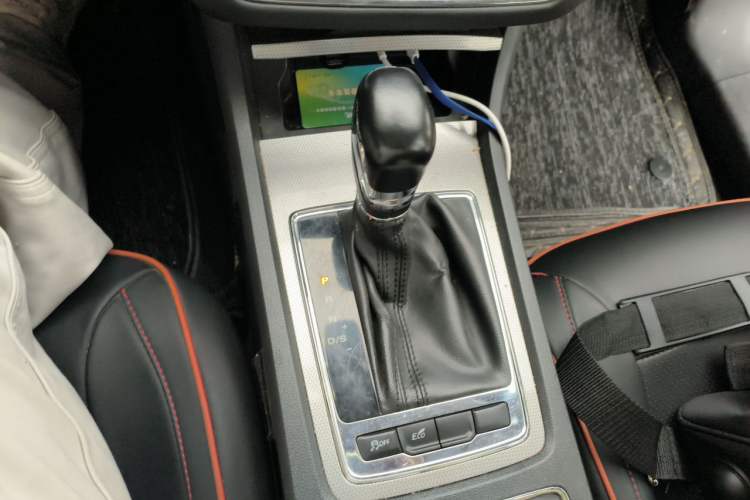 Used Roewe i6 2017 20T Automatic Internet ZhiZun Edition Gear Lever