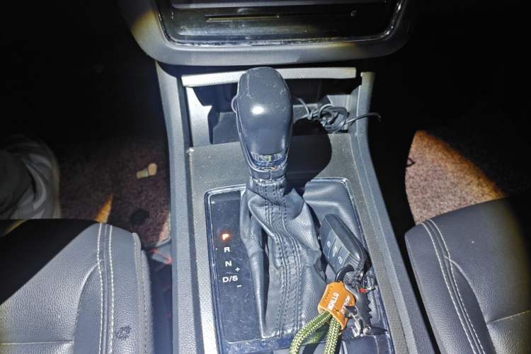 Used Roewe i6 2017 20T Automatic Internet ZhiZun Edition Gear Lever