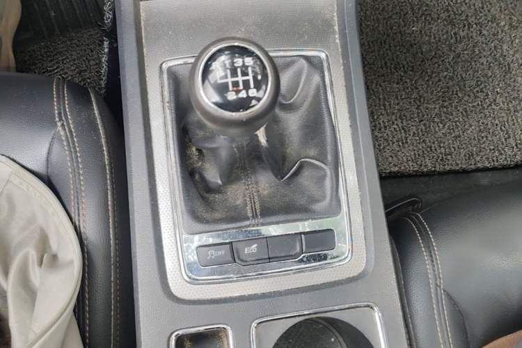 Used Roewe i6 2017 20T Manual Luxury Edition Gear Lever