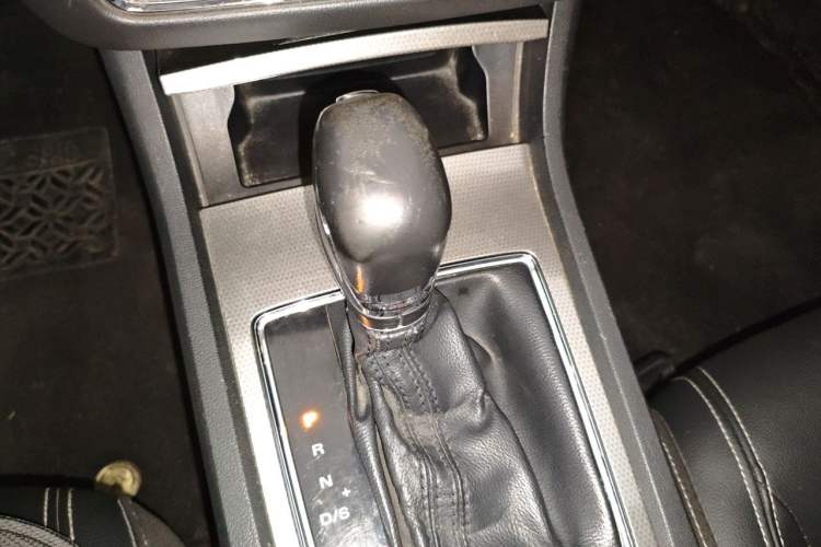 Used Roewe i6 2017 20T Automatic Flagship Edition Gear Lever