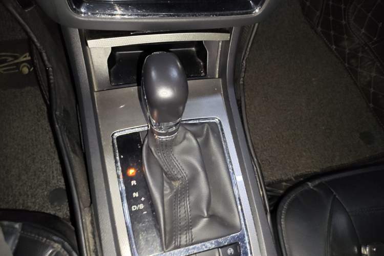 Used Roewe i6 2017 16T Automatic Connected Smart Edition Gear Lever