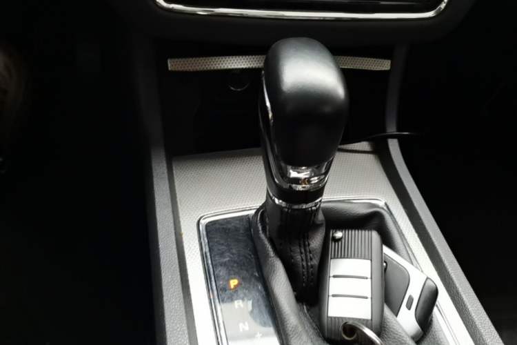 Used Roewe i6 2017 20T Automatic Flagship Edition Gear Lever