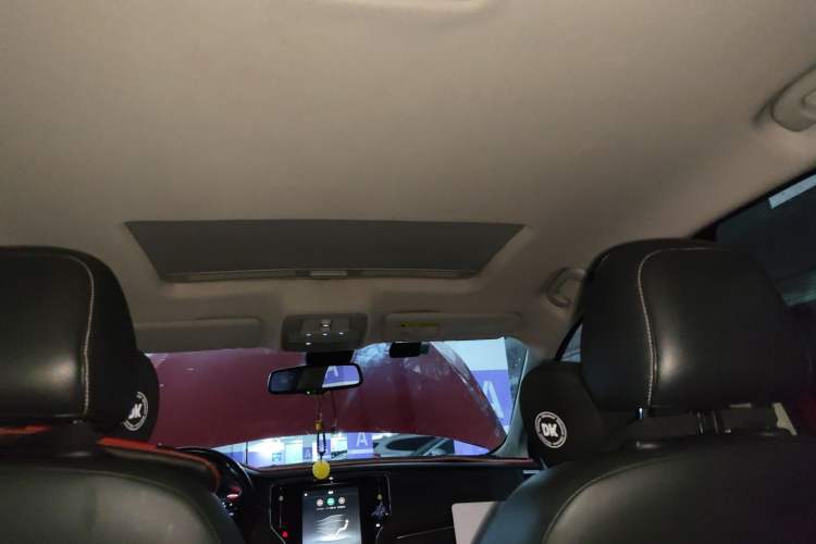 Used Roewe i6 2017 20T Automatic Internet ZhiZun Edition Headliner