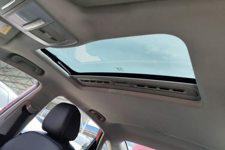 Used Roewe i6 2017 20T Manual Luxury Edition Headliner
