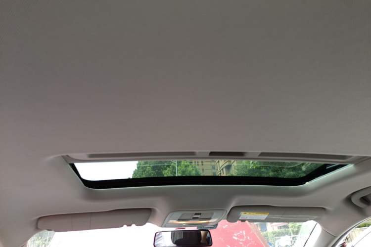 Used Roewe i6 2017 20T Automatic Internet Smart Edition Headliner