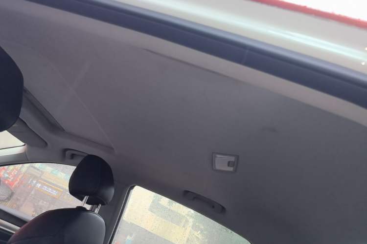 Used Roewe i6 2017 20T Automatic Internet ZhiZun Edition Headliner