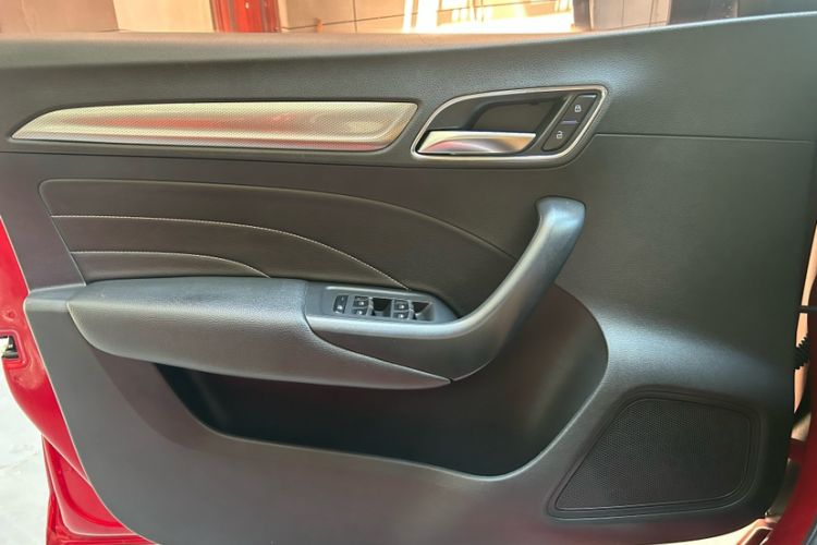 Used Roewe i6 2017 20T Automatic Internet Smart Edition Interior 10