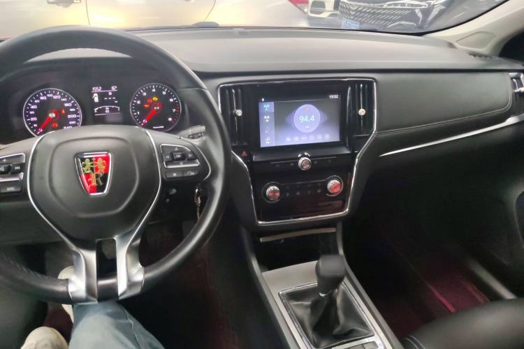 Used Roewe i6 2017 20T Manual Luxury Edition Interior 3