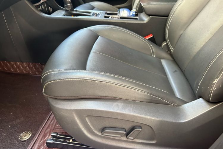 Used Roewe i6 2017 20T Automatic Internet Smart Edition Interior 4
