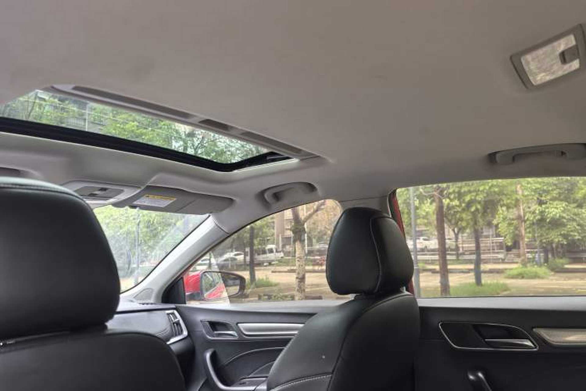 Used Roewe i6 2017 20T Automatic Internet ZhiZun Edition Interior 5