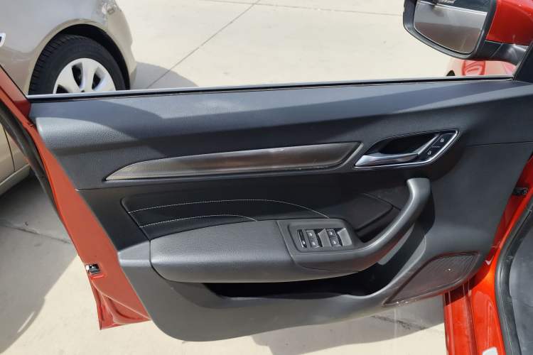 Used Roewe i6 2017 20T Manual Luxury Edition Left Front Door Interior