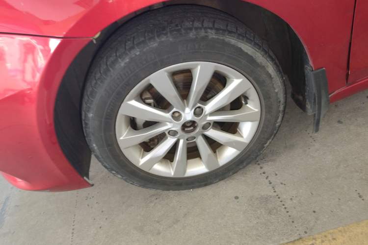 Used Roewe i6 2017 20T Automatic Flagship Edition Left Front Wheel Hub