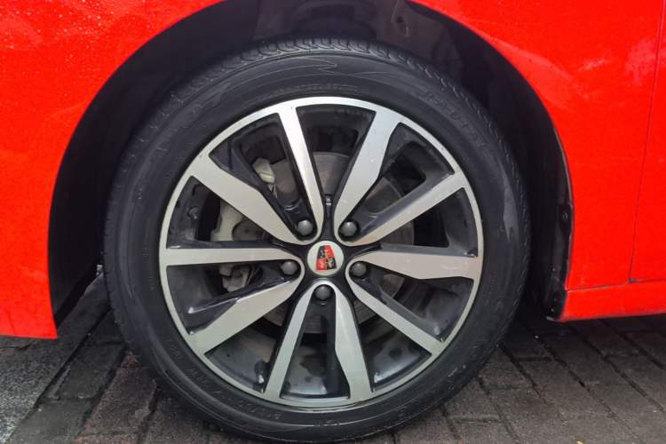 Used Roewe i6 2017 20T Automatic Internet ZhiZun Edition Left Front Wheel Hub